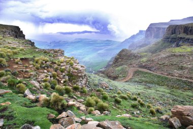 Lesotho, resmi olarak Lesotho Krallığı, Güney Afrika Cumhuriyeti ile çevrili denize kıyısı olmayan bir ülkedir.