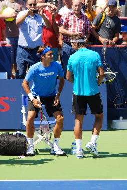 Montreal - 5 Ağustos 2011 'de Montreal, Kanada' da Raphael Nadal ve Roger Federer antrenman kortunda.