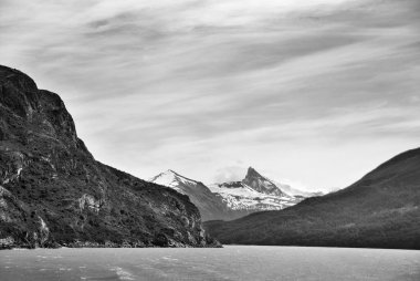 Lago Argentino, Arjantin 'in başkenti Santa Cruz' da yer alan bir göldür. Göl, Los Glaciares Ulusal Parkı 'nda yer alır..