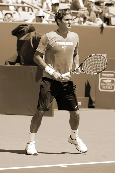 蒙特利尔 2011年8月5日 费德勒在加拿大蒙特利尔的罗杰斯杯球场 费德勒是一名瑞士职业网球选手 他以创纪录的237周的成绩占据了一个位置 — 图库照片
