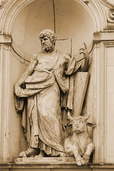 Saint Luke Evangelist Beef Statue Dresden Germany — Stock Photo, Image