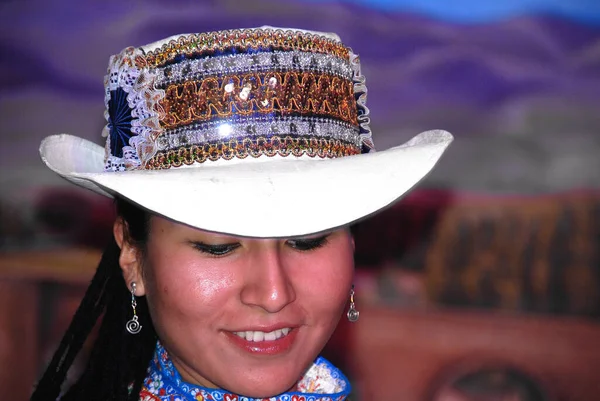 Cusco Peru November 2010 Porträtt Peruansk Ung Kvinna Traditionell Typisk — Stockfoto