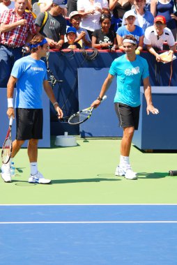Montreal - 5 Ağustos 2011 'de Montreal, Kanada' da Raphael Nadal ve Roger Federer antrenman kortunda.
