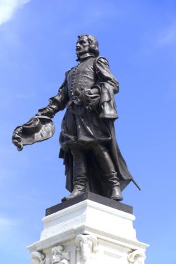 Samuel de Champlain doğumlu. Samuel Champlain. Yeni Fransa 'nın babası. Fransız bir seyir subayı, haritacı, asker, kaşif, diplomat ve tarihçi. Quebec 'i 3 Temmuz 1608' de kurdu.
