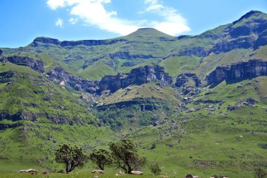 Lesotho, resmi olarak Lesotho Krallığı, Güney Afrika Cumhuriyeti ile çevrili denize kıyısı olmayan bir ülkedir.