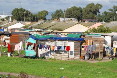 KHAYELITSHA, TOWNship CAPE TOWN Güney Afrika - 22 Mayıs Khayelitsha Güney Afrika 'da 22 Mayıs 2007 tarihinde Cape Town Güney Afrika' daki en büyük ve en hızlı büyüyen kasaba olarak bilinmektedir.