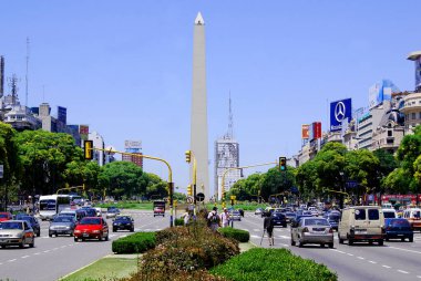 BUENOS ARGENTINA - 29 Kasım Obelisco Avenida 9 de Julio Arjantin 'in Buenos Aires şehrinde yer alan bir caddedir. Adı Arjantin 'in Bağımsızlık Günü onuruna 9 Temmuz 1816. 29 Kasım 2011 'de 