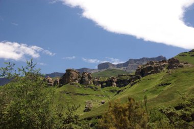 Lesotho, resmi olarak Lesotho Krallığı, Güney Afrika Cumhuriyeti ile çevrili denize kıyısı olmayan bir ülkedir.