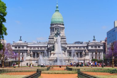 Kongre Binası, Buenos Aires Arjantin 'de Arjantin Kongresi' ne bakan bir parktır. Plaza, Kongre binasının doğusunda 3 bitişik plazadan oluşan açık bir alandır.