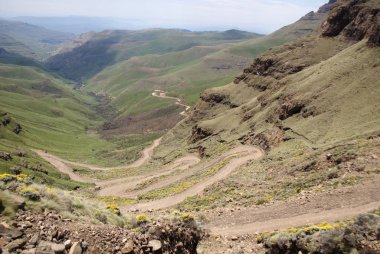 Lesotho, resmi olarak Lesotho Krallığı, Güney Afrika Cumhuriyeti ile çevrili denize kıyısı olmayan bir ülkedir.