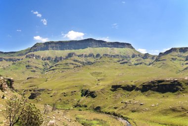 Lesotho, resmi olarak Lesotho Krallığı, Güney Afrika Cumhuriyeti ile çevrili denize kıyısı olmayan bir ülkedir.