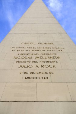 BUENOS ARGENTINA - 29 Kasım Obelisco Avenida 9 de Julio Arjantin 'in Buenos Aires şehrinde yer alan bir caddedir. Adı Arjantin 'in Bağımsızlık Günü onuruna 9 Temmuz 1816. 29 Kasım 2011 'de