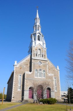 İlkbaharda Carholic Kilisesi Bromont, Quebec, Kanada