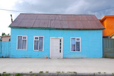 El Chalten, Patagonya, Arjantin 'in renkli evlerinden biri.