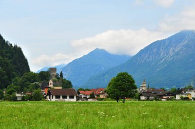 Avusturya 'da kenti olan Alpler dağları