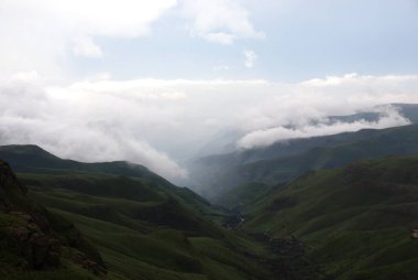 Lesotho, resmi olarak Lesotho Krallığı, Güney Afrika Cumhuriyeti ile çevrili denize kıyısı olmayan bir ülkedir.