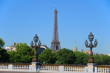 Alexandre Köprüsü 'nden Eyfel Kulesi, Paris, Fransa