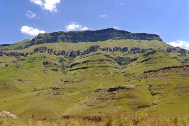 Lesotho, resmi olarak Lesotho Krallığı, Güney Afrika Cumhuriyeti ile çevrili denize kıyısı olmayan bir ülkedir.