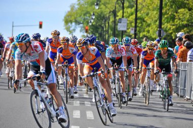 MONTREAL, CANADA - 11 Eylül 2011 'de Montreal' de UCI bisiklet takviminde görev yapan bir grup bisikletçi; 11 Eylül 2011 'de Grand Prix Bisiklet Bisiklet Yarışları de Montral, Montreal, Mount Royal tırmanışı