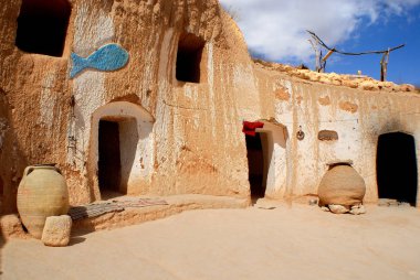 MATMATA TUNISIA - 15 Ekim 2007: Geleneksel Berber troglodit yeraltı binası Yıldız Savaşları Bölüm IV Yeni Umut ve Yıldız Savaşları: Klon 'un İkinci Saldırısı 