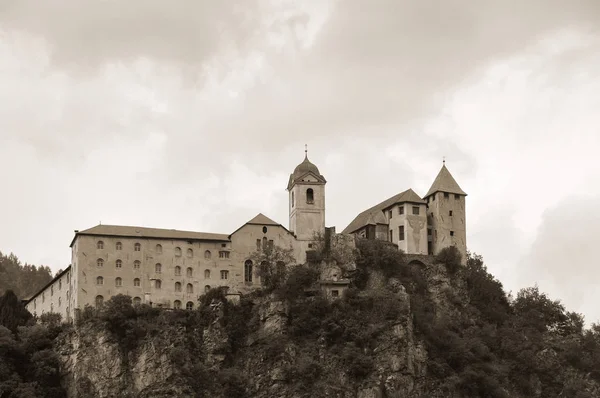 Viejo Castillo Roca Los Alpes Italianos — Foto de Stock