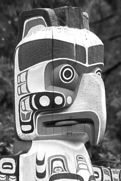 Totemové Tyče Jsou Monumentální Sochy Vytesané Velkých Stromů Převážně Západně — Stock fotografie