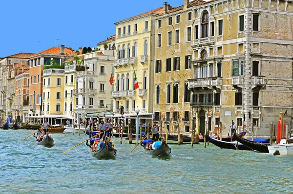 Venice Június Turisták Látogasson Grand Csatorna Június 2011 Velencében Olaszországban — Stock Fotó