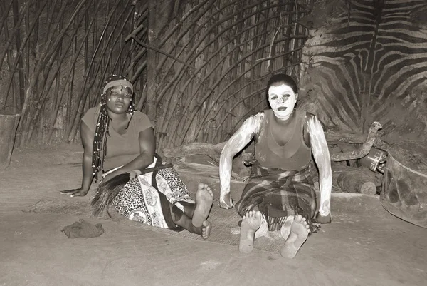 Sakaland Noviembre Una Joven Identificada Viste Ropa Tradicional Zulú Hizo —  Fotos de Stock