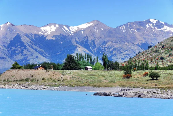 阿根廷蒂诺 Lago Argentino 是阿根廷圣克鲁斯巴塔哥尼亚省的一个湖泊 — 图库照片