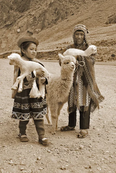 Raya Pass Puno November Niet Geïdentificeerde Kinderen Traditionele Kleding Spelen — Stockfoto