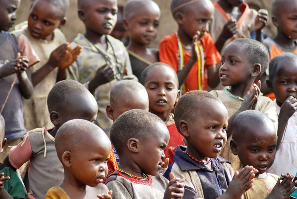 アフリカの小さな子供たちのグループ — ストック写真