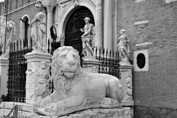 Aslan Uzun Zamandır Venedik Geleneksel Bir Sembolüdür Kentin Koruyucu Azizi — Stok fotoğraf