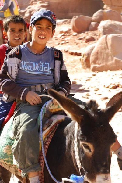 Petra Jordán Nov Niños Identificados Esperan Los Turistas Para Viajar —  Fotos de Stock