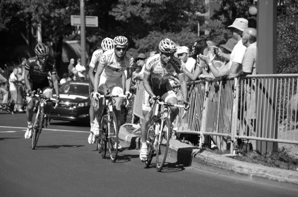 カナダ モントリオール発 2011年9月11日 2011年Uciサイクリングカレンダーで活動中のサイクリストの未確認グループ2011年グランプリ サイクリスト モントリオール2011年9月11日モントリオール マウント ロイヤル クライム — ストック写真