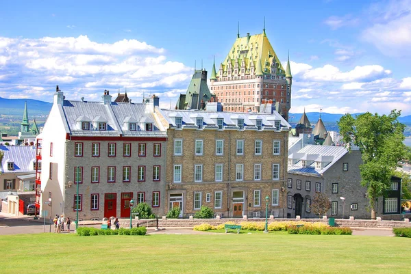 旧ケベック州とシャトー フロンテナック ケベック カナダのビュー 1980年にカナダ国立歴史史跡に指定され カナダ下部のイギリス総督の邸宅として使用された — ストック写真