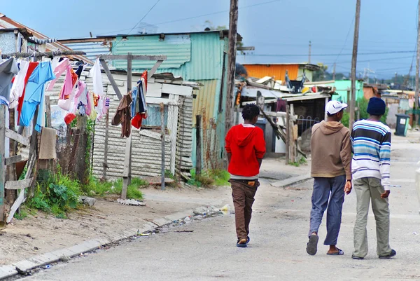 Khayelitsha Cape Town Maio Grupo Não Identificado Homens Anda Rua — Fotografia de Stock