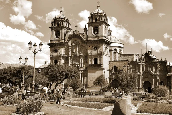 该教堂始建于16世纪 在1650年的大地震中几乎被完全摧毁了 2008年11月25日在秘鲁库斯科市的耶稣教堂 Iglesia Compana Jesus — 图库照片