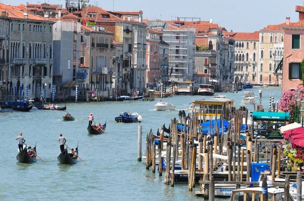 Venice Italy June Tansportation Food Boat Grand Canal June 2011 — Stock Photo, Image