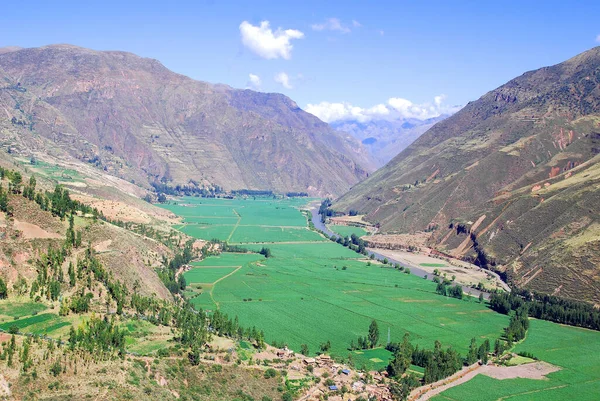秘鲁幅员辽阔 面积达1 285 216平方公里 由于其地理上的壮丽和第三世界文化的活力 提供了令人振奋的假日旅行 — 图库照片