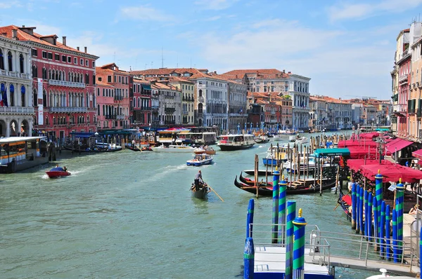 Venice Itália Junho Transporte Alimentos Por Barco Grande Canal Junho — Fotografia de Stock