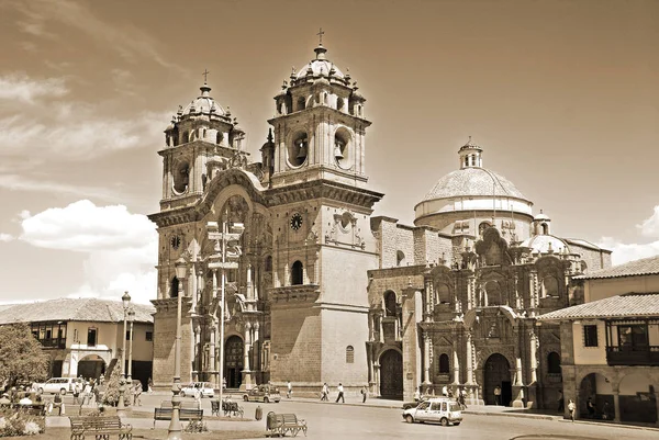 该教堂始建于16世纪 在1650年的大地震中几乎被完全摧毁了 2008年11月25日在秘鲁库斯科市的耶稣教堂 Iglesia Compana Jesus — 图库照片