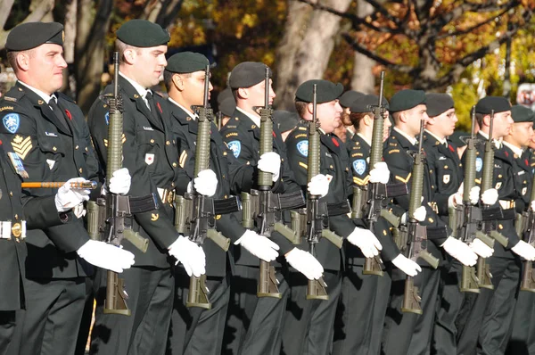 Montreal Canada Novembro Soldados Canadenses Fardados Para Dia Memória Novembro — Fotografia de Stock
