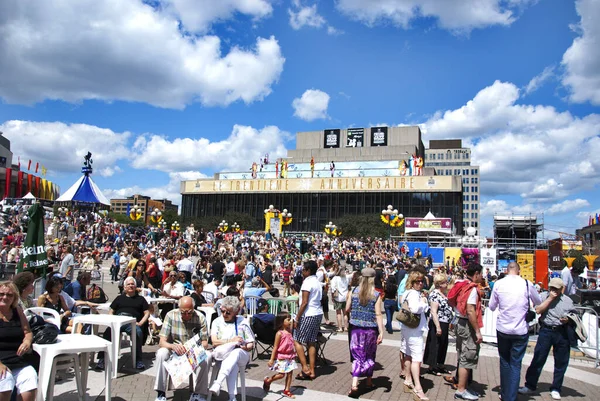 Stadsplein Met Rustende Mensen Vakantie Festival — Stockfoto