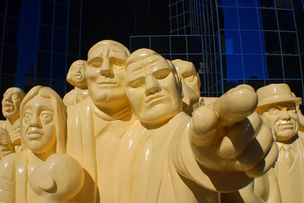 Montreal Canada Junio Multitud Iluminada Una Escultura Pública Realizada 1985 —  Fotos de Stock