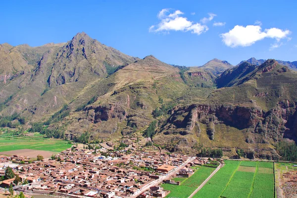 Peru Bir Vadinin Dibinde Küçük Bir Köy — Stok fotoğraf