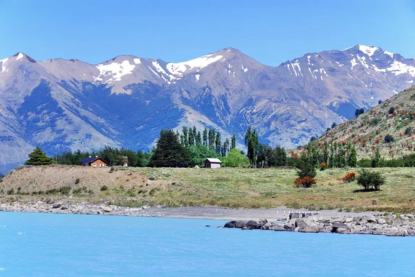 阿根廷蒂诺 Lago Argentino 是阿根廷圣克鲁斯巴塔哥尼亚省的一个湖泊 — 图库照片