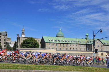 MONTREAL, CANADA - 11 Eylül 2011 'de Montreal' de Montreal Dağı 'nda, UCI bisiklet takviminde tanımlanamayan bir grup bisikletçi faaliyette.
