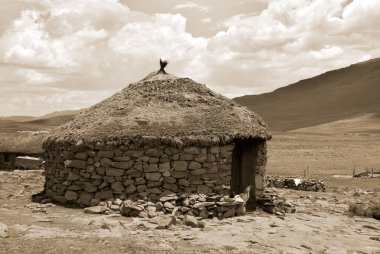 Zulu kırsalının manzarası, Güney Afrika 'da bir bantustan idi. Irkçılık devleti tarafından Zulu halkı için yarı bağımsız bir vatan olarak tasarlanıyordu..