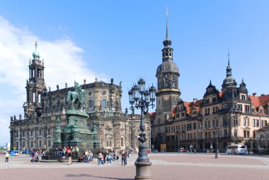 DRESDEN GERMANY - 05: 25 2010: Hofkirche, Dresden 'in en önemli simgelerinden biri olarak duruyor. 2. Dünya Savaşı sırasında Dresden' in bombalanması sırasında kilise yıkıldı..
