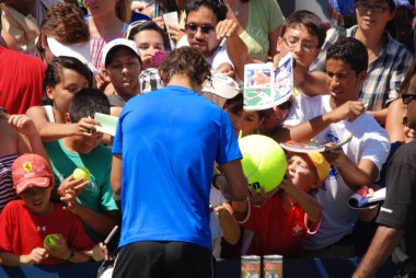Montreal - 5 Ağustos 2011 'de Montreal, Kanada' da Raphael Nadal taraftarlarıyla. Rafael 
